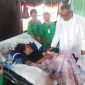Uskup Maumere mengunjungi pasien yang baru saja melahirkan, Minggu (23/8)
