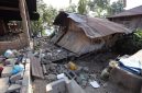 Salah satu rumah warga mengalami rusak berat akibat guncangan gempa bumi tektonik di Flores