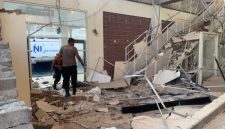 Ruang Tunggu Pelabuhan Laurens Say Maumere ambruk akibat gempa bumi, Sabtu (15/8)
