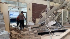 Ruang Tunggu Pelabuhan Laurens Say Maumere ambruk akibat gempa bumi, Sabtu (15/8)