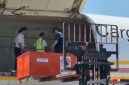 Bantuan untuk korban gempa bumi tiba di Bandara Frans Seda Maumere, Minggu (16/8)