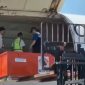 Bantuan untuk korban gempa bumi tiba di Bandara Frans Seda Maumere, Minggu (16/8)