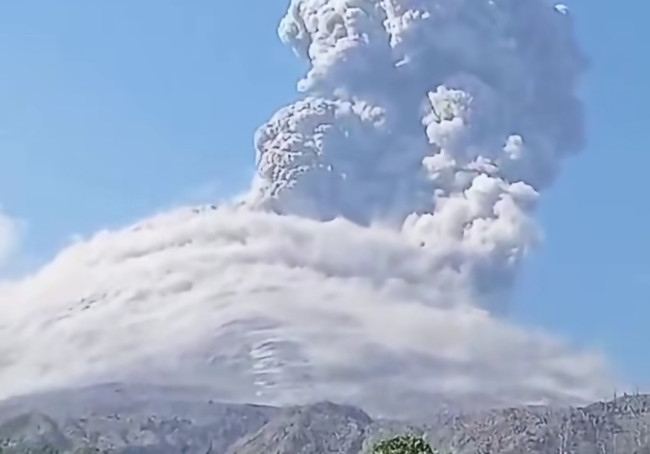 Erupsi Gunung Lewotobi Laki-Laki, Kamis (27/8) pagi