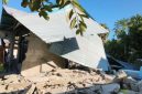 Sebuah rumah di Kecamatan Palue Kabupaten Sikka ambruk diguncang gempa bumi tektonik pada 15 Agustus 2026 lalu
