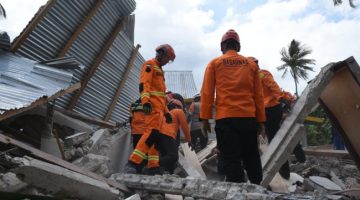 Suasana Operasi Tim SAR Gabungan saat pencarian korban gempa bumi tektonik beberapa waktu lalu