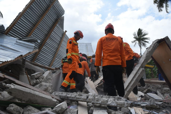 Suasana Operasi Tim SAR Gabungan saat pencarian korban gempa bumi tektonik beberapa waktu lalu