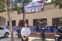 Theresia Flores Langko, Guru Tata Rias pada SMKS Yohanes XXIII Maumere