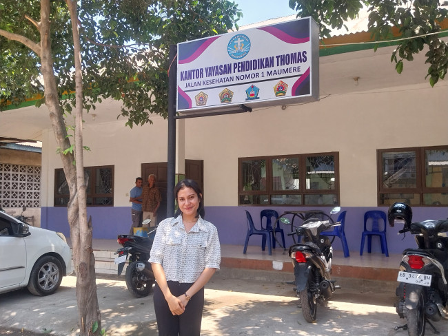 Theresia Flores Langko, Guru Tata Rias pada SMKS Yohanes XXIII Maumere